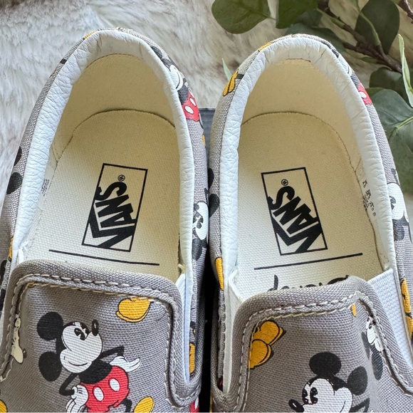 Vans Disney Gray Classic Slip-On Sneakers Mickey Mouse Design Size 6.5 (women) - Picture 4 of 12